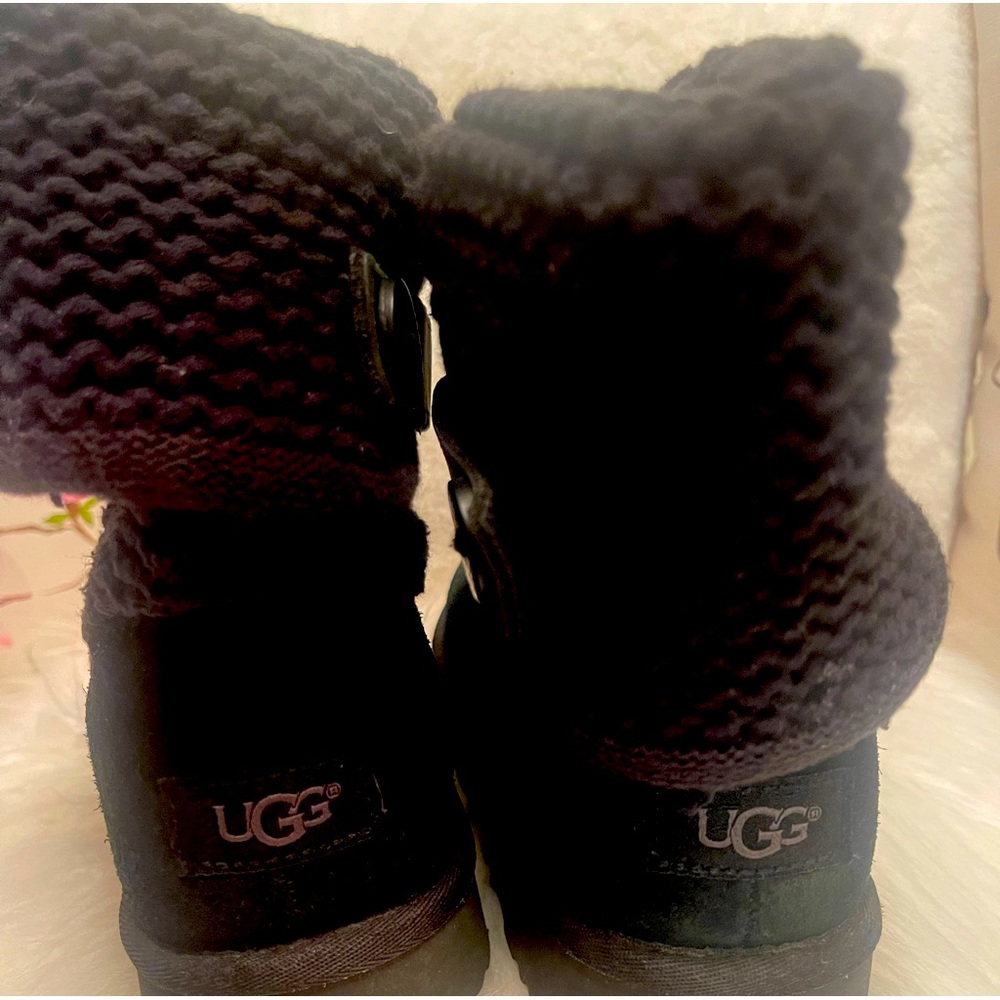 Snow is here! Be warm enough wearing this comfortable boots!